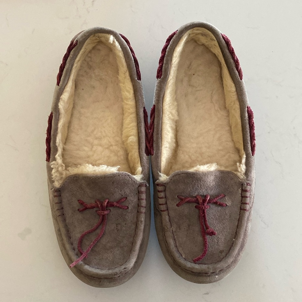 Ugg Dakota Slipper. Purple. Size 9. Brand new insoles!